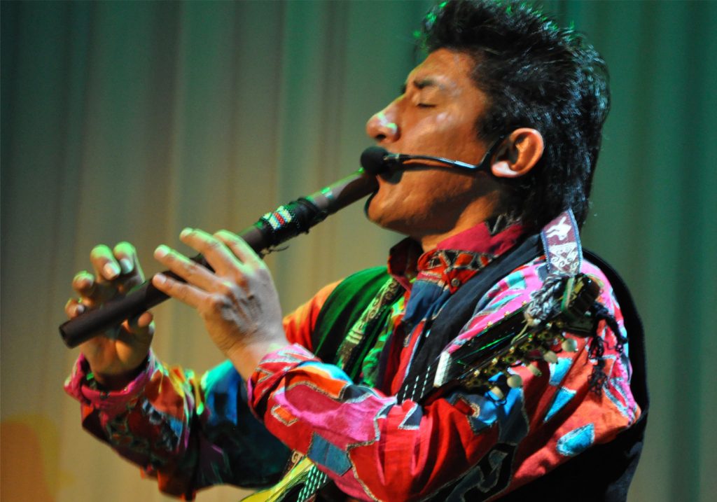 ステージイベントに出演するアントニオ・カマケ　南米ペルーの民族楽器演奏が披露される　※7月6日、21日（画像提供：北播磨県民局）